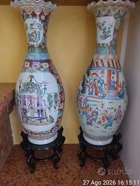 Vasi cinesi di fine '800, in porcellana bianca