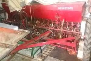 Seminatrice betoniera cisterna