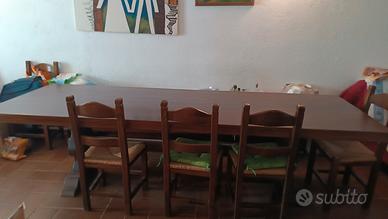 tavolo in legno messello in stile rustico. 