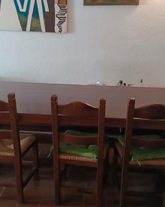 tavolo in legno messello in stile rustico. 