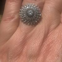 Anello in oto buanco e diamanti