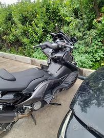 Tmax 530 incidentato