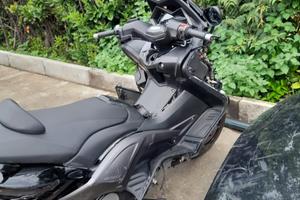 Tmax 530 incidentato