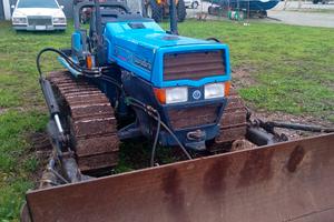 Trattore con apripista landini