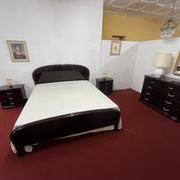 Gruppo letto (letto,comò e due comodini.