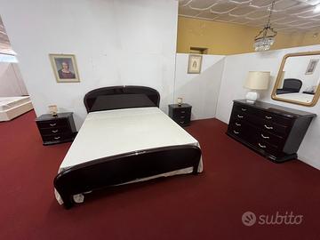 Gruppo letto (letto,comò e due comodini.