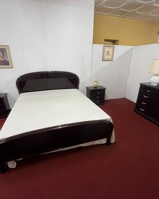 Gruppo letto (letto,comò e due comodini.
