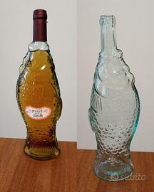 due bottiglie vintage a forma di pesce 