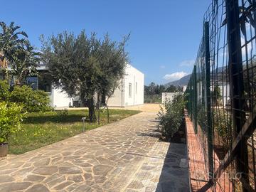 Carini zona Poseidon Villa con ampio spazio