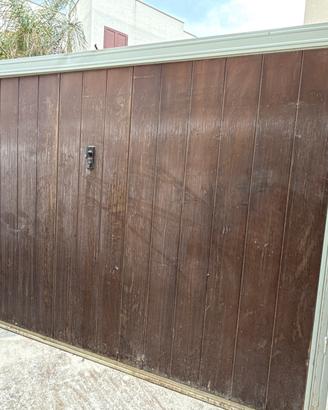 Porta basculante per garage