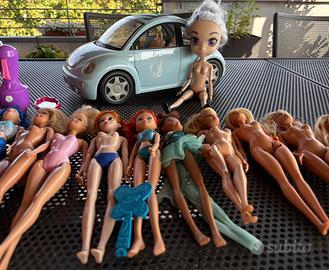 Barbie varie e macchina giocattolo