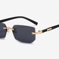 Occhiali da sole moderni trap pop