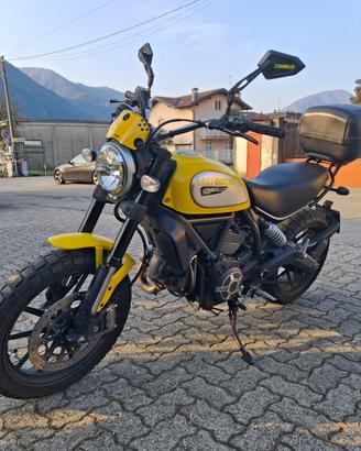 Ducati Scarmbler Icon 800
