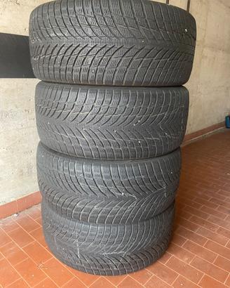 4 Gomme pneumatici invernali 235 40 19