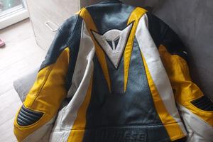 tuta moto piu stivali e guanti dainese