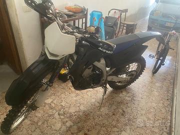 Moto enduro wrf 250 targato