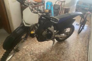 Moto enduro wrf 250 targato