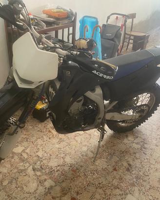 Moto enduro wrf 250 targato