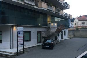 Appartamento uso ufficio+2 posti auto interno