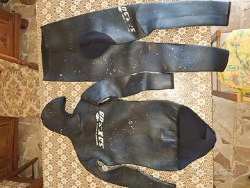 Tuta da sub mimetizzato +scarpette pinne in carbon