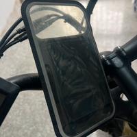 Custodia antipioggia cellulare
