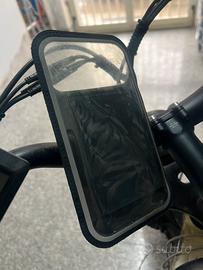 Custodia antipioggia cellulare