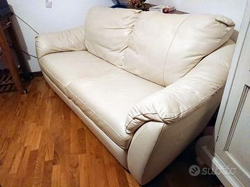 Divano in pelle bianca IKEA