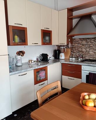 cucina con , forno e frigo 