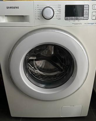 Lavatrice Samsung EcoLavaggio 6 kg tenuta bene