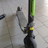 Monopattino elettrico Kawasaki 