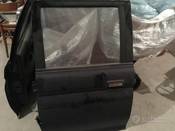 Vedo pezzi di ricambio per auto