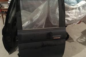 Vedo pezzi di ricambio per auto