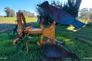 Aratro voltaorecchio mono vomere idraulico Moro