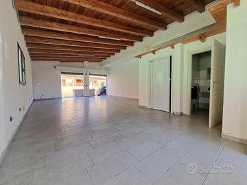 Ampio locale - ingresso paese