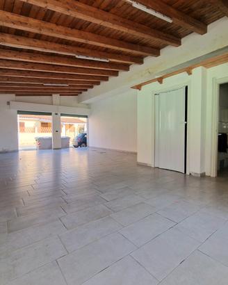 Ampio locale - ingresso paese