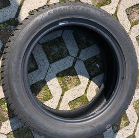 Pneumatici invernali GOOD YEAR Radial 215/55R17 98