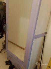 Armadio viola con specchio