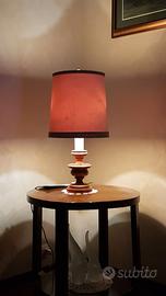 Lampada da tavolo con parulume in tessuto