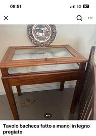 Tavolo bacheca fatto a mano in legno pregiato