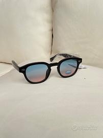 Occhiali da sole neri  lenti blu sfumate sul rosa