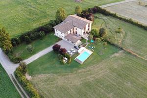 Villa di 350 m² con più di 5 locali e box auto a C