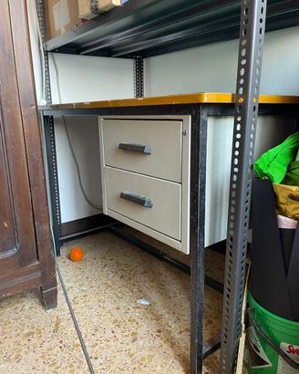 Scrivania industriale in metallo stile Olivetti