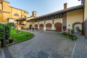 MONASTERO COMPLETAMENTE RISTRUTTURATO COMPOSTO DA