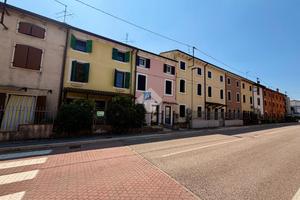 VILLA A SCHIERA A SOMMACAMPAGNA