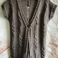 Cardigan traforato senza maniche marrone tortora