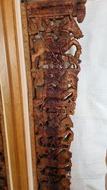 Coppia di grandi spallette indiane intagliate - in