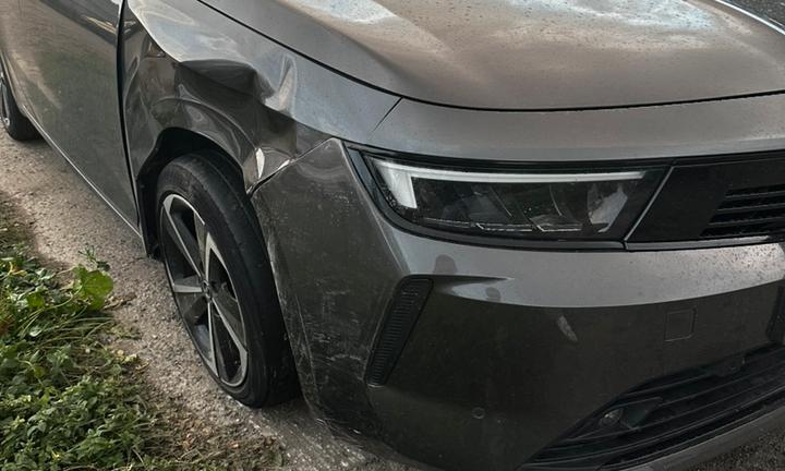 Opel Astra plugin hybrid lato sinistro incidentato