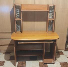 Mobile per PC con ripiani e spazio CD