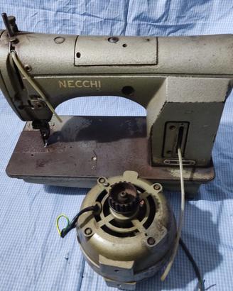Macchina da cucire Necchi “modificata”