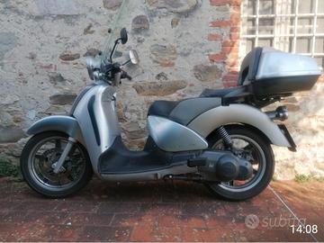scooter aprila scarabeo 200